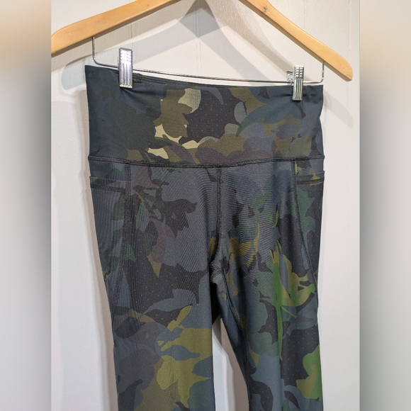 Old Navy Go Dry Active Elevate Leggings Camo High Waist Side Pockets Size Medium - Picture 2 of 5